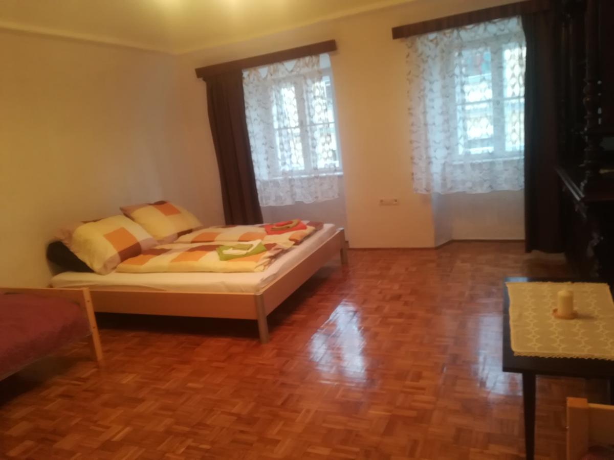Apartman Becsi Utca Sopron Exterior photo